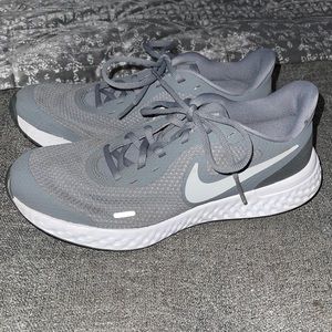 Youth Nike Revolution Running Shoes sz 7Y